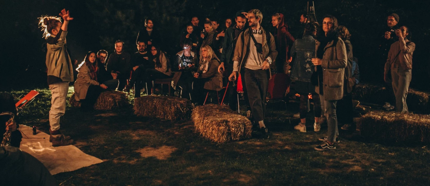 La Corrupta präsentiert: Open Air Performance Festival am Rhein. – Open-Air Bühne des atelier mobile/ Rheinwiesen Köln Poll
