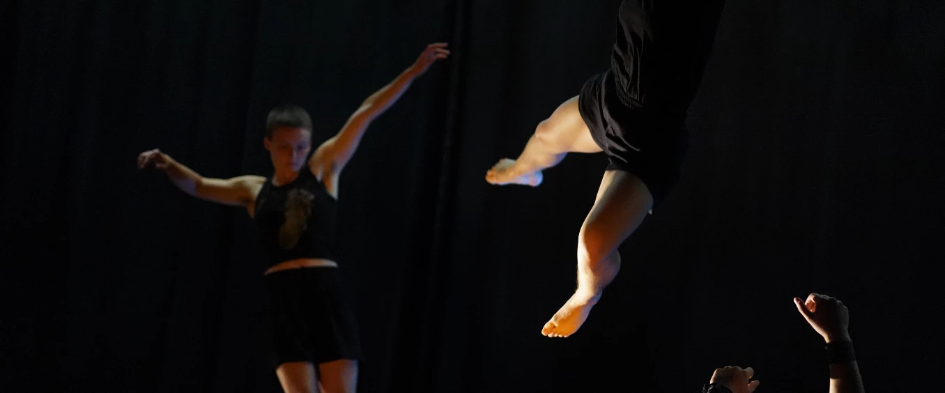 In touch – CCCC - Kreationszentrum Zeitgenössischer Zirkus