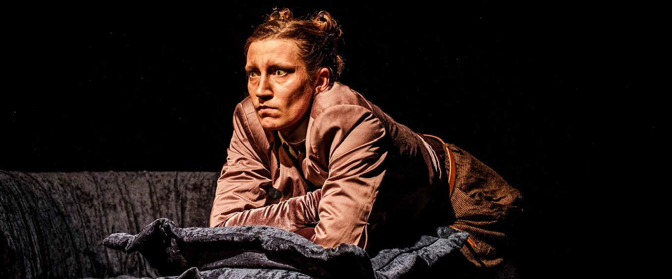 DIE KATZE ELEONORE – Freies Werkstatt Theater Bühne Kellergeschoss